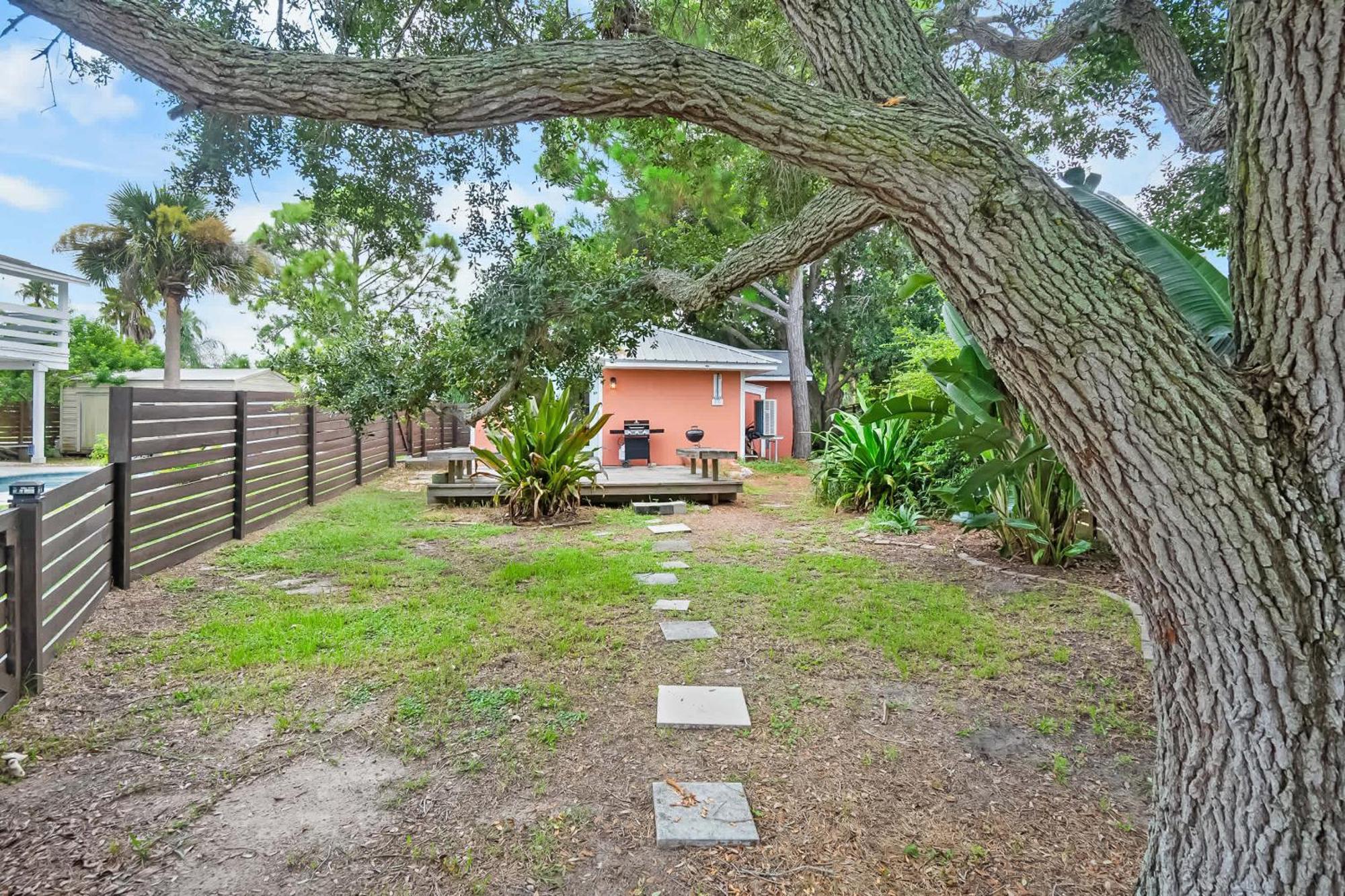 Apartment Coral Cottage, Stylish On Canal, Walkable To Beach, Private Parking