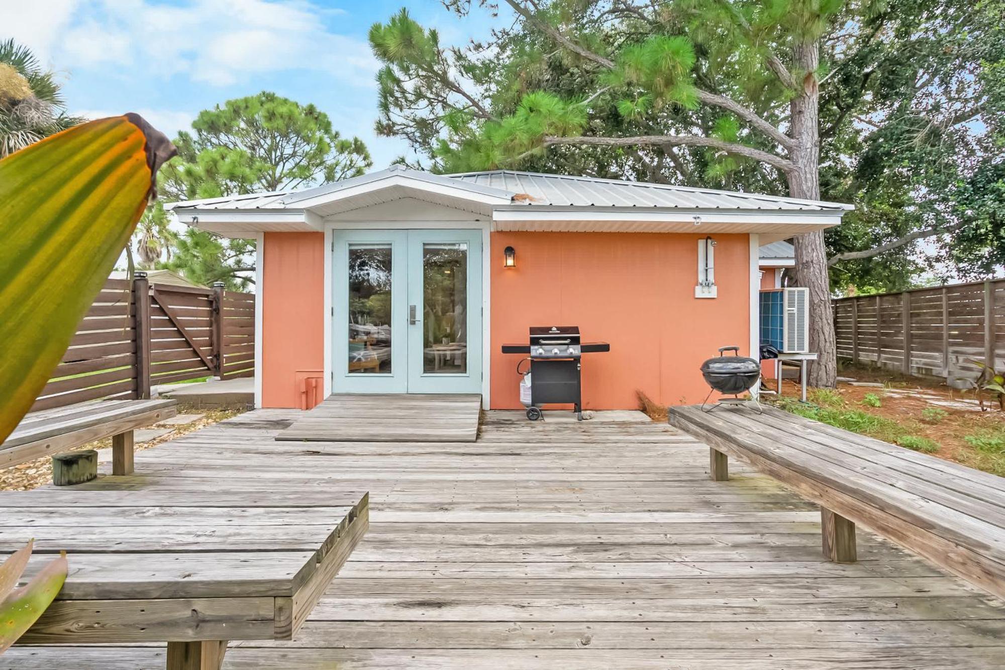 Coral Cottage, Stylish On Canal, Walkable To Beach, Private Parking *