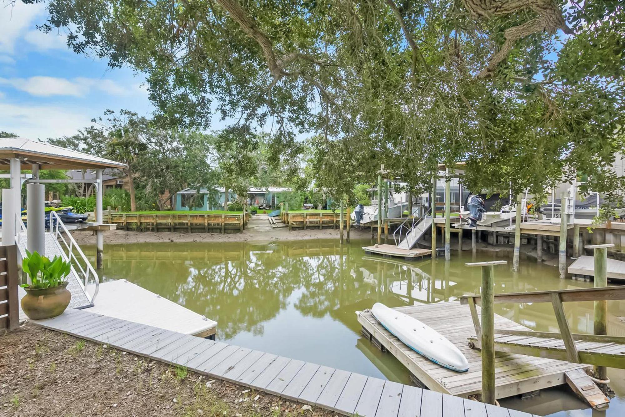 Coral Cottage, Stylish On Canal, Walkable To Beach, Private Parking
