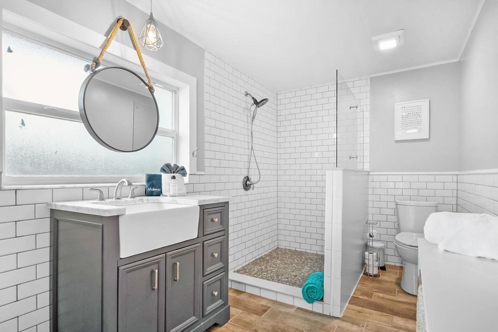 Apartment Coral Cottage, Stylish On Canal, Walkable To Beach, Private Parking *