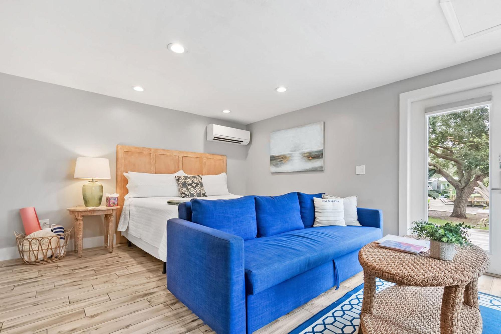 Coral Cottage, Stylish On Canal, Walkable To Beach, Private Parking *