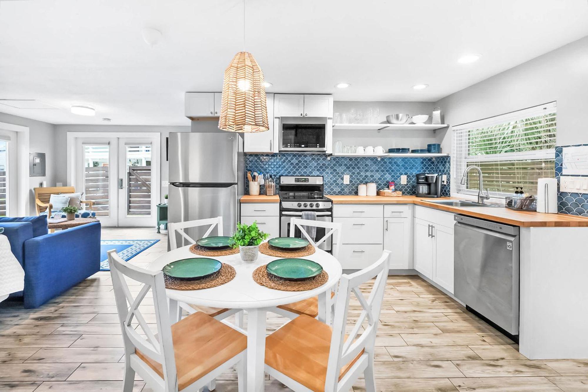 Coral Cottage, Stylish On Canal, Walkable To Beach, Private Parking St. Augustine