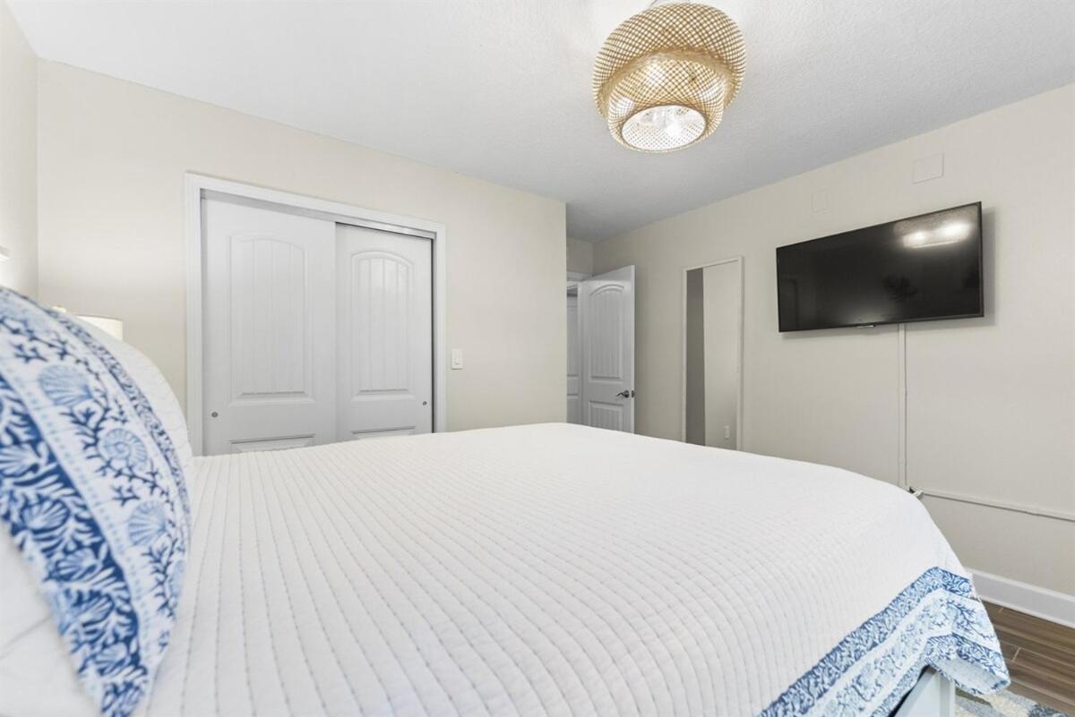 Beachfront Getaway 2br-2ba Apartment