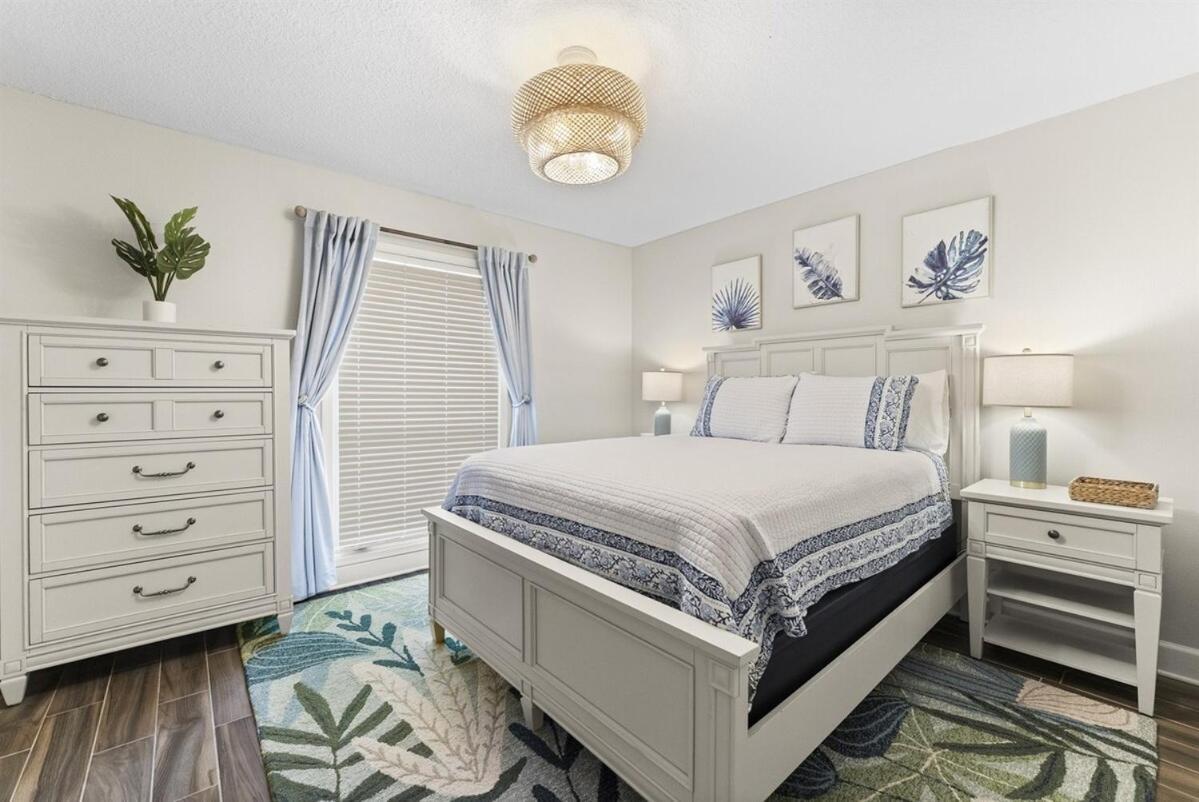 Beachfront Getaway 2br-2ba *