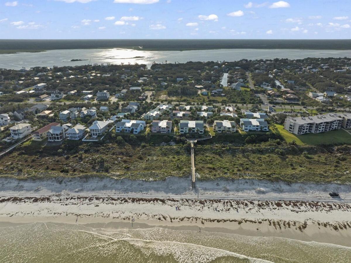 Beachfront Getaway 2br-2ba Apartment *