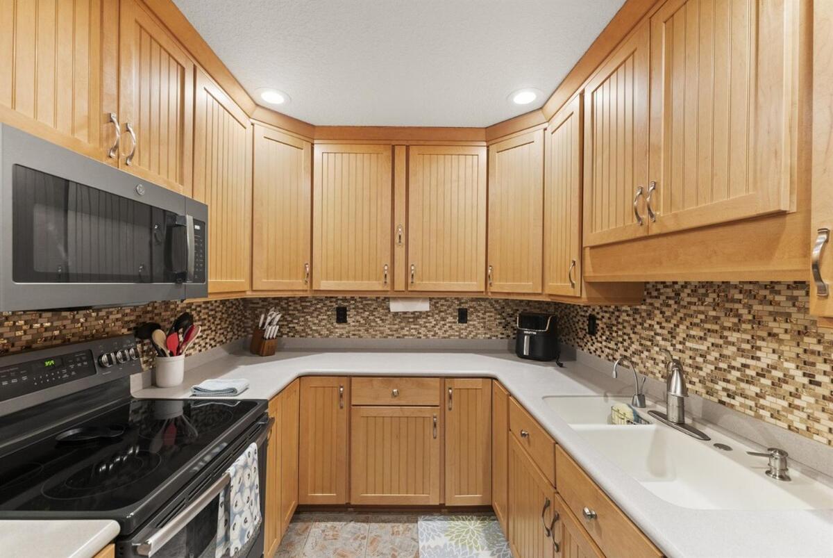 Apartment Beachfront Getaway 2br-2ba