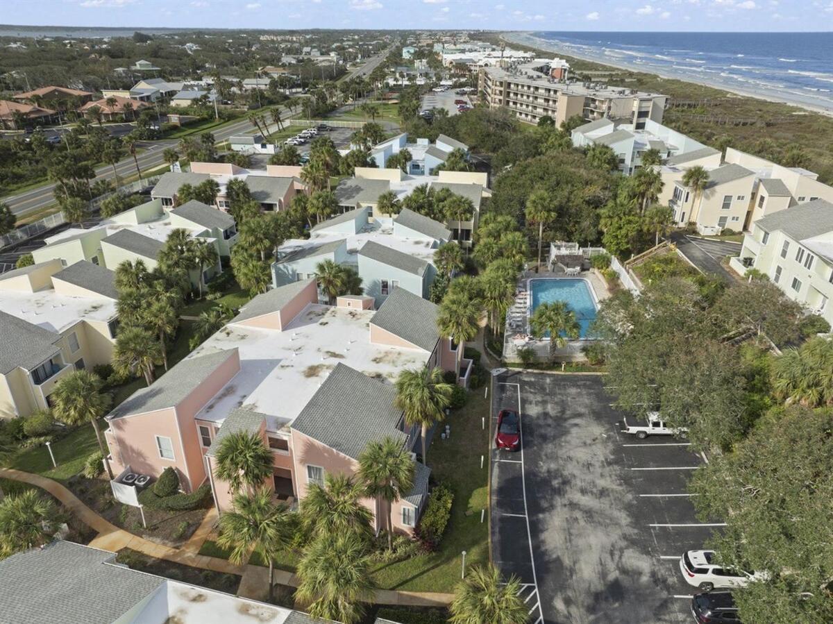 Beachfront Getaway 2br-2ba Apartment *