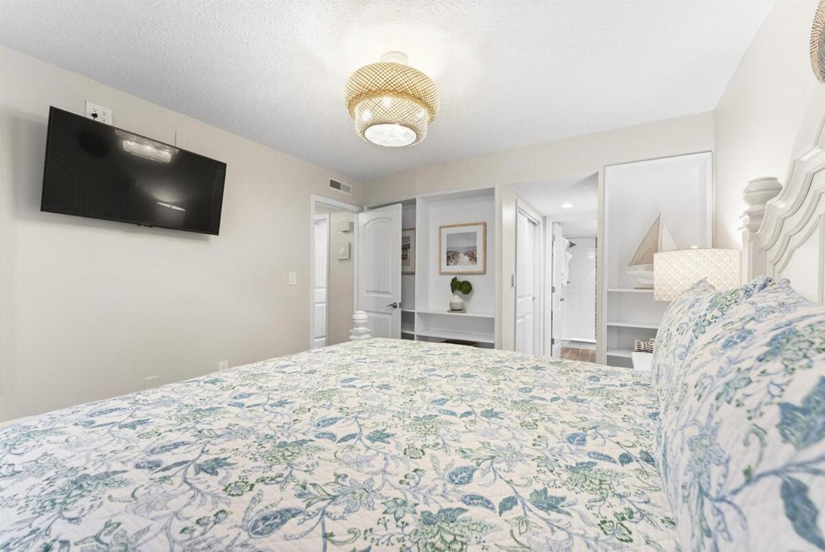 Beachfront Getaway 2br-2ba *