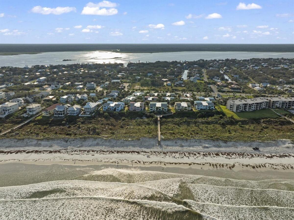 Apartment Beachfront Getaway 2br-2ba
