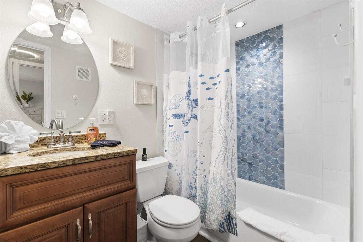 Apartment Beachfront Getaway 2br-2ba *