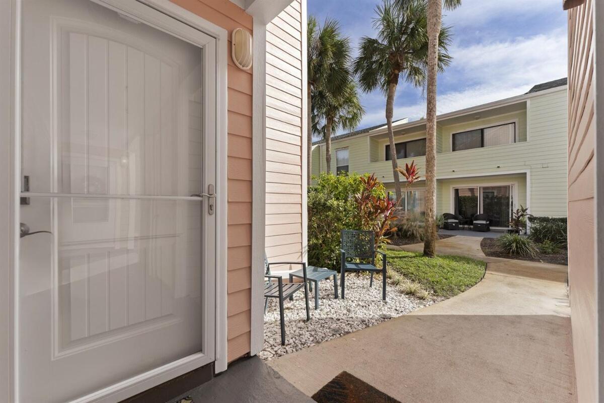 Beachfront Getaway 2br-2ba Apartment *