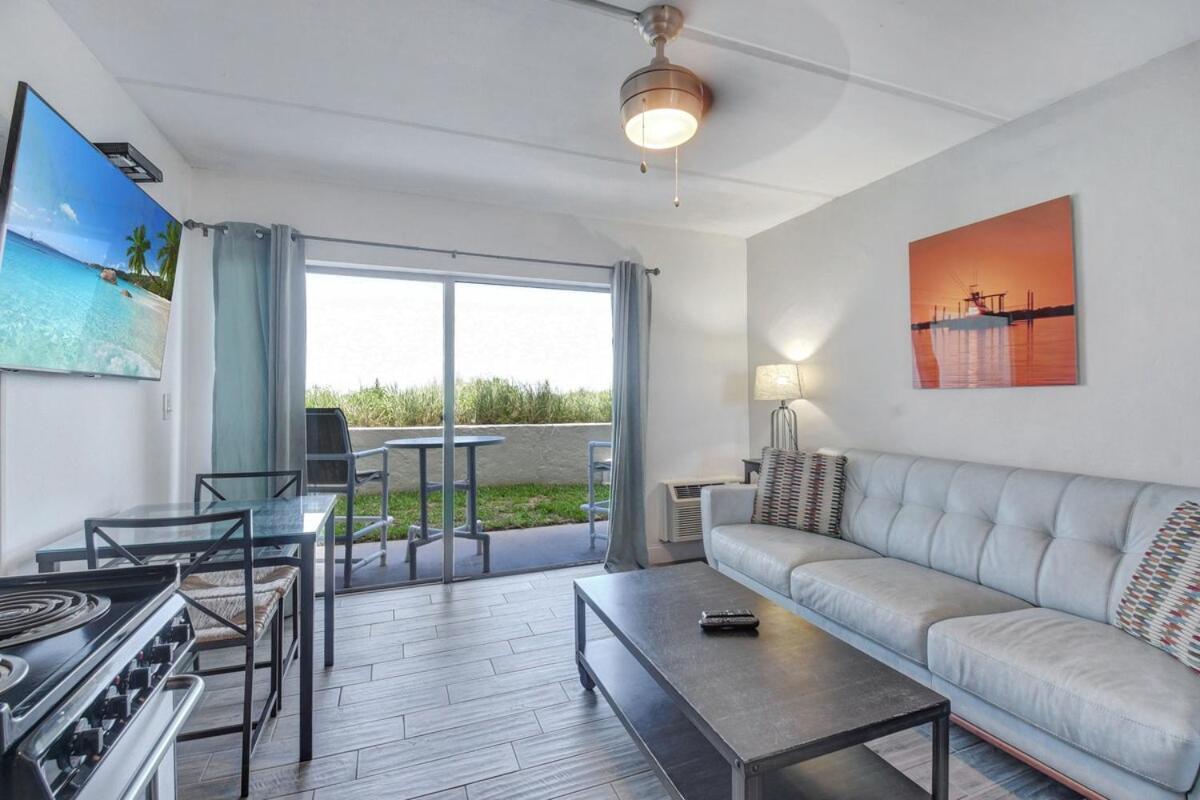 130 Direct Ocean Front 1 Bedroom With Heated Pool Apartment *