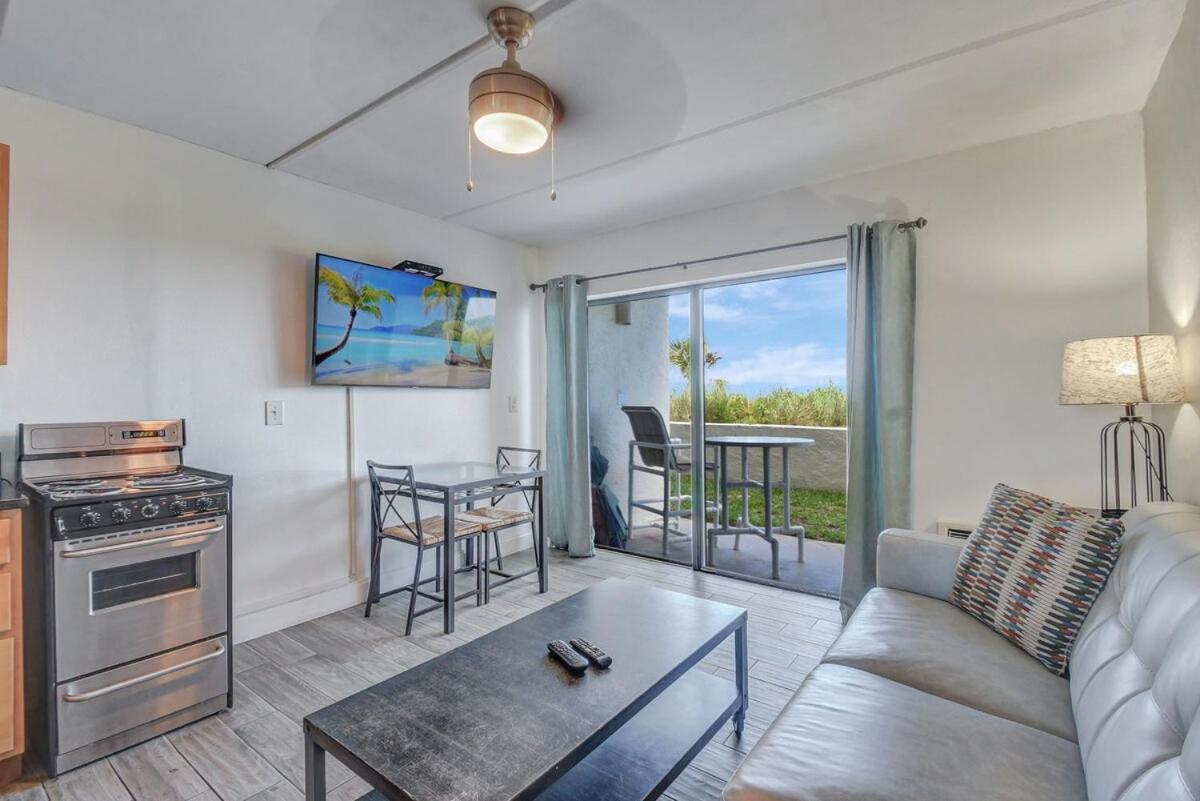130 Direct Ocean Front 1 Bedroom With Heated Pool Apartment