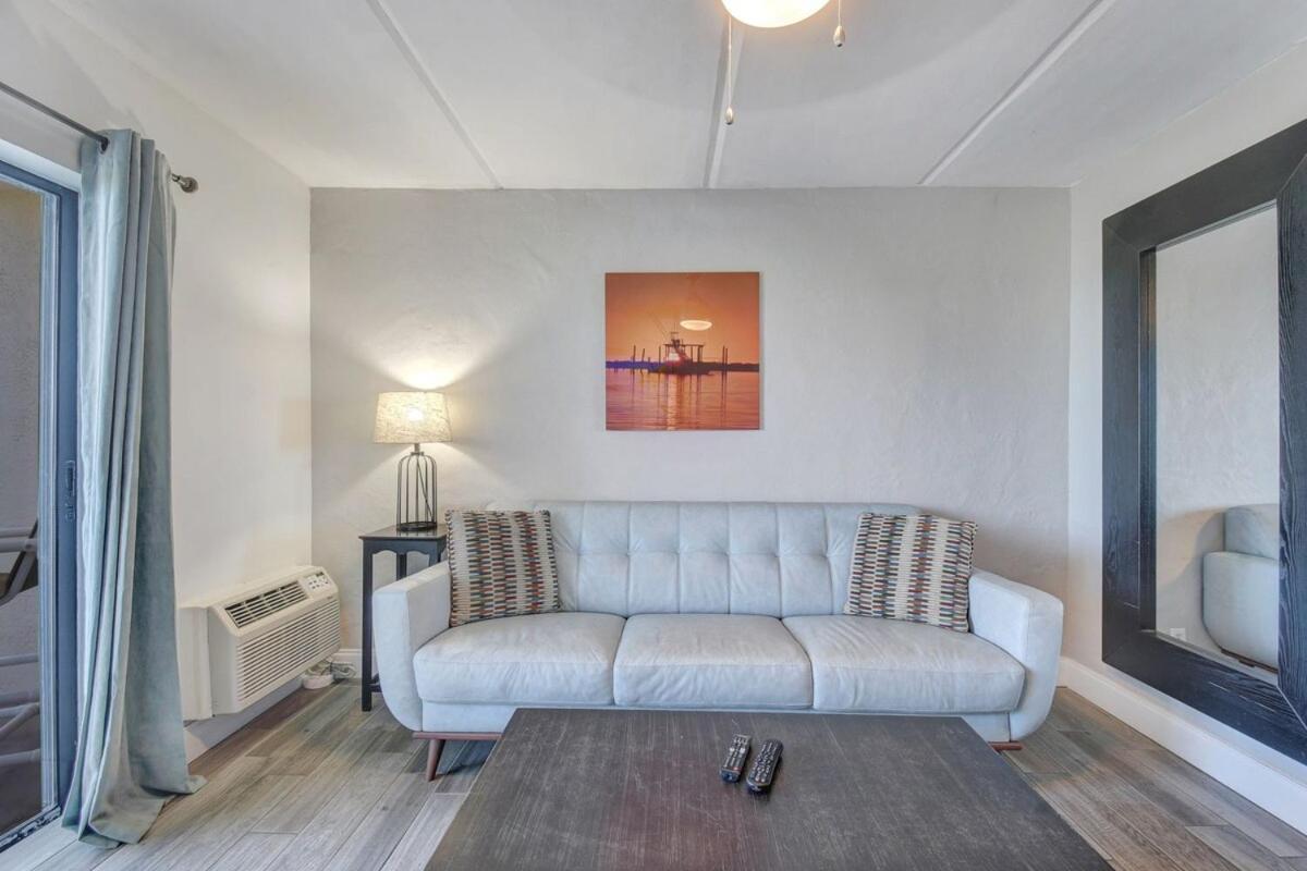 130 Direct Ocean Front 1 Bedroom With Heated Pool *
