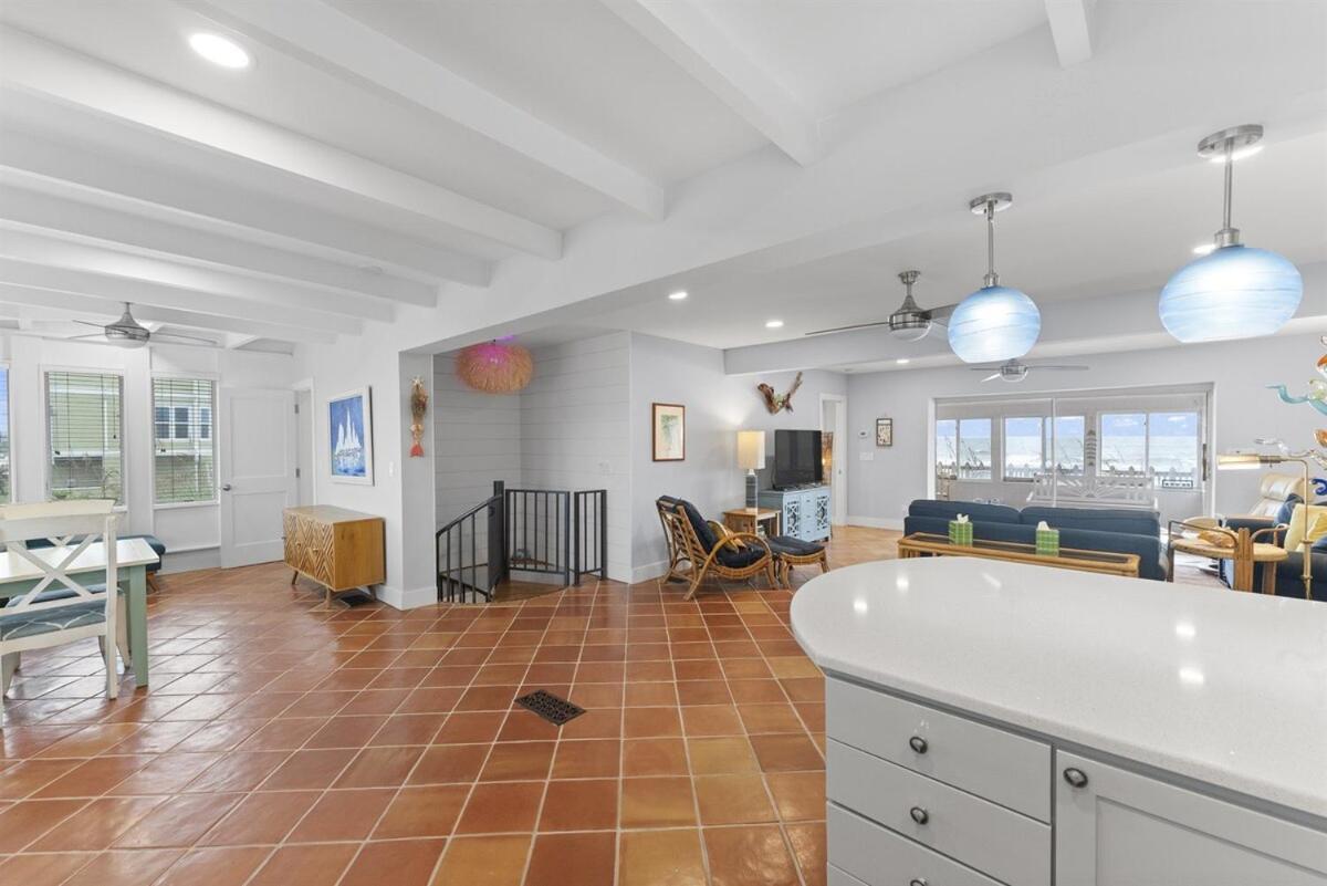 Oceanfront Oasis House - Pet Friendly Holiday home