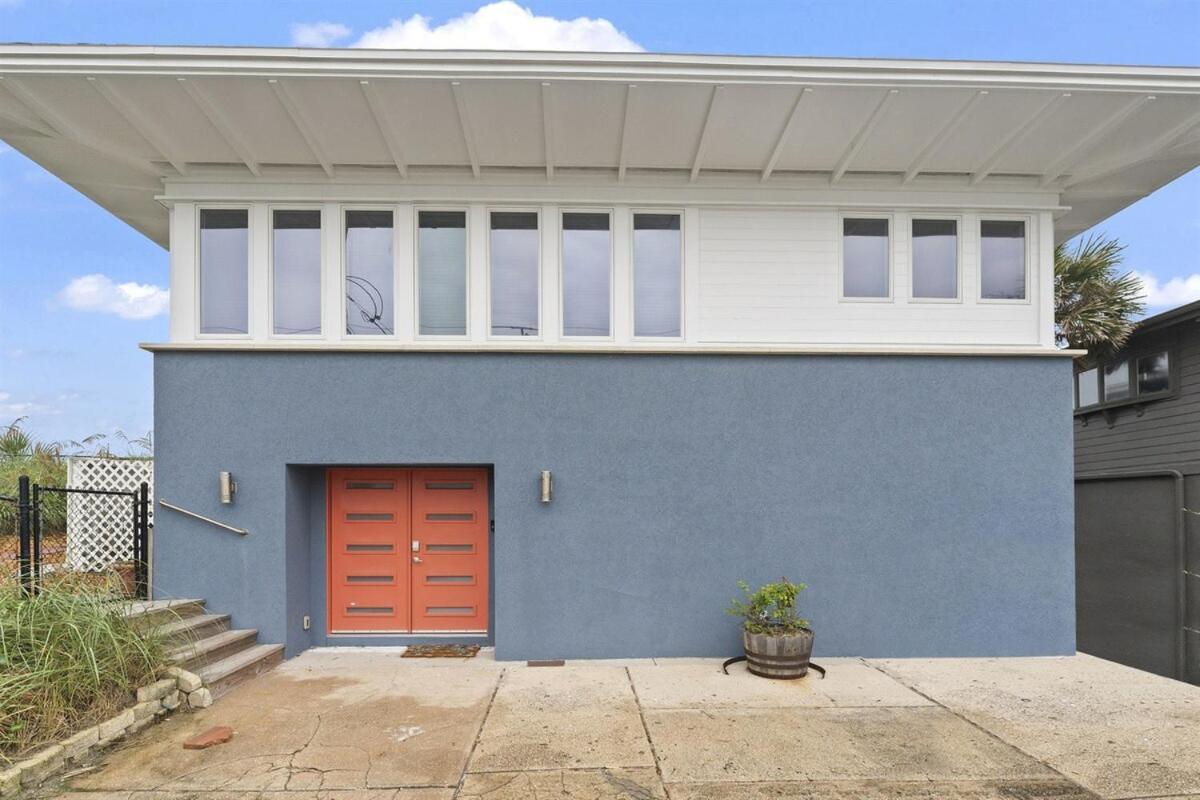 Oceanfront Oasis House - Pet Friendly Holiday home