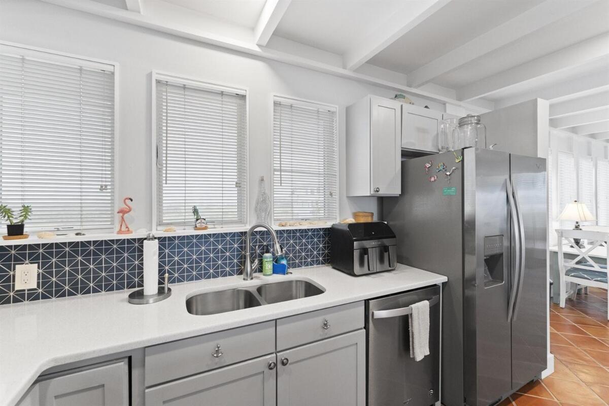 Oceanfront Oasis House - Pet Friendly Holiday home
