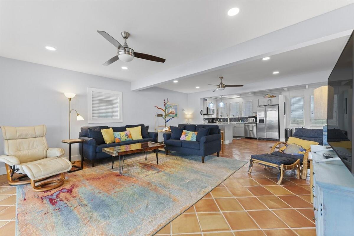 Oceanfront Oasis House - Pet Friendly Holiday home