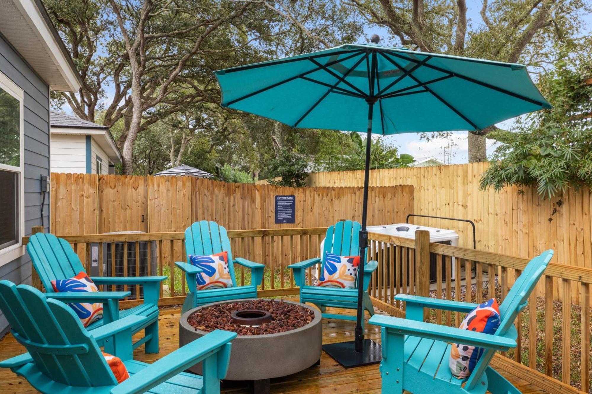 Blue Hour Playfully Designed W Hot Tub Fire Pit Game Holiday home St. Augustine