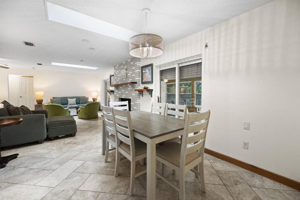 Pool Comfortable Cozy Single Level Holiday home *