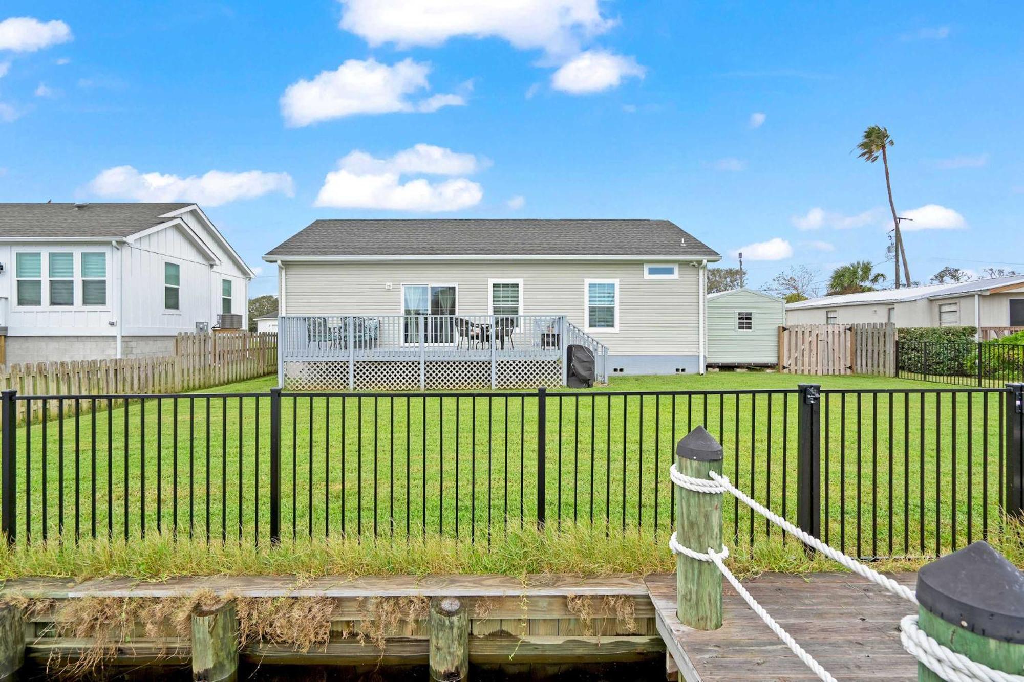 Canal Front Home! Walk To Beach, Porch, Fishing St. Augustine