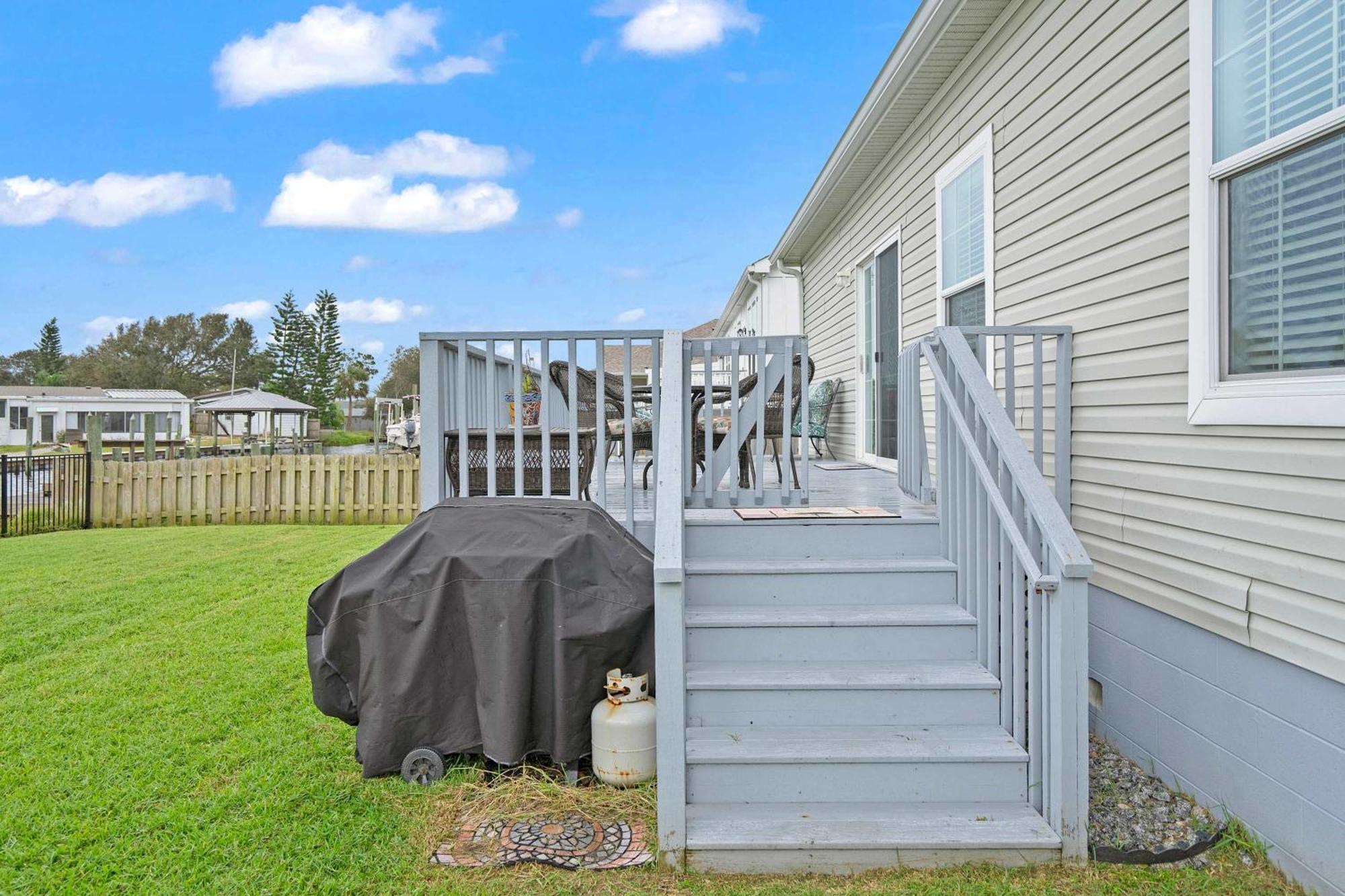 Canal Front Home! Walk To Beach, Porch, Fishing