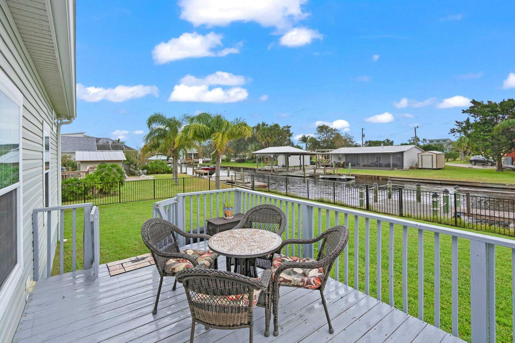 Canal Front Home! Walk To Beach, Porch, Fishing St. Augustine