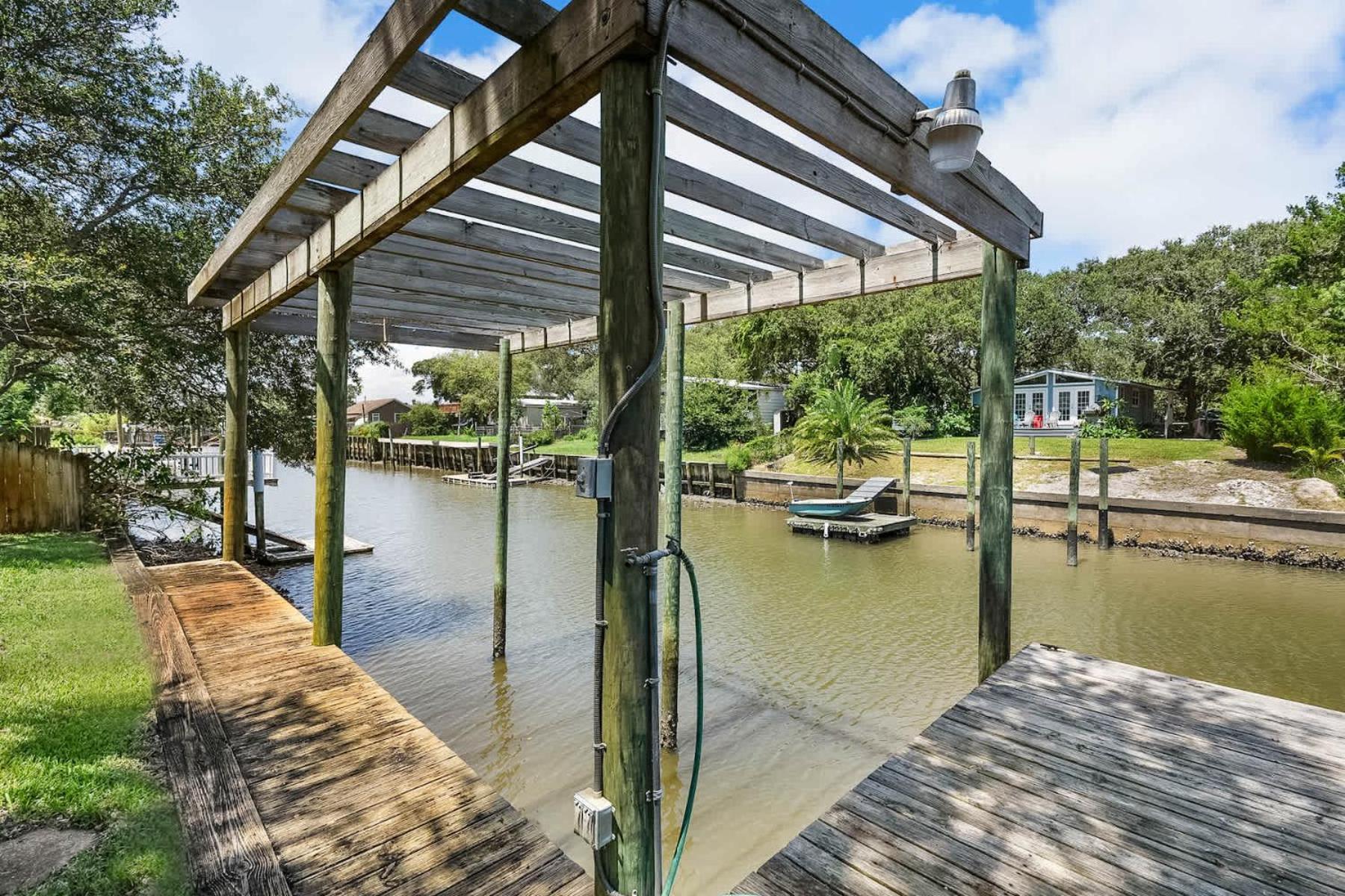 Pool + Hot Tub, Dock, Fishing, Near Beach!