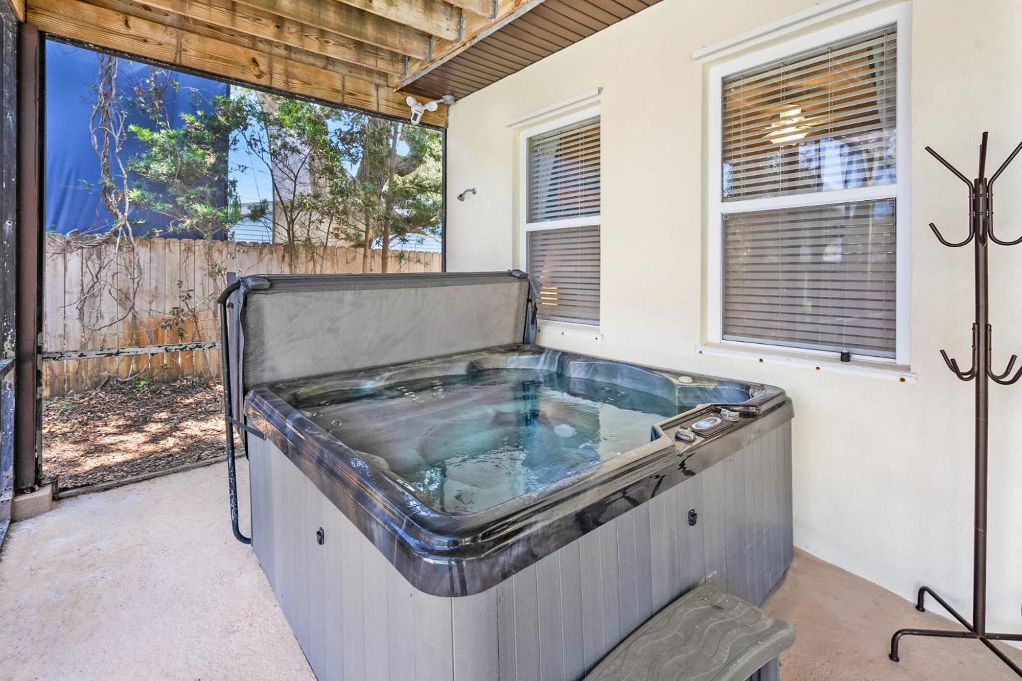 Pool + Hot Tub, Dock, Fishing, Near Beach! Casa de férias Saint Augustine