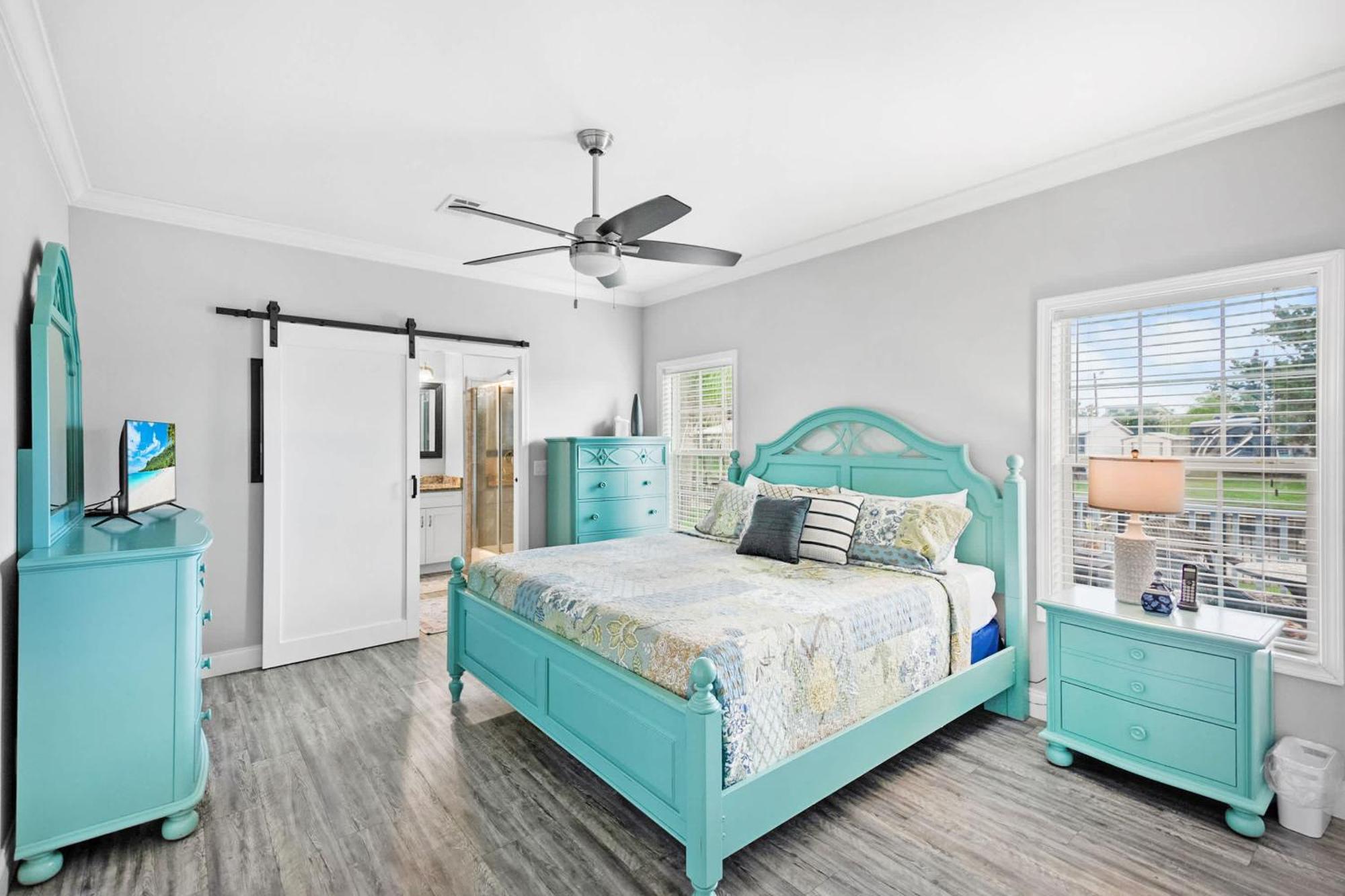 Canal Front Home! Walk To Beach, Porch, Fishing St. Augustine