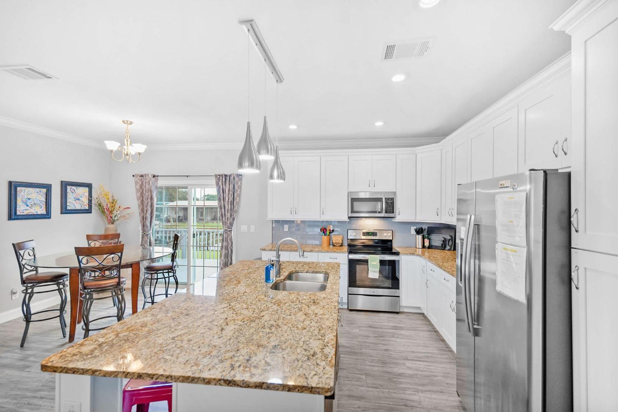 Canal Front Home! Walk To Beach, Porch, Fishing Holiday home St. Augustine