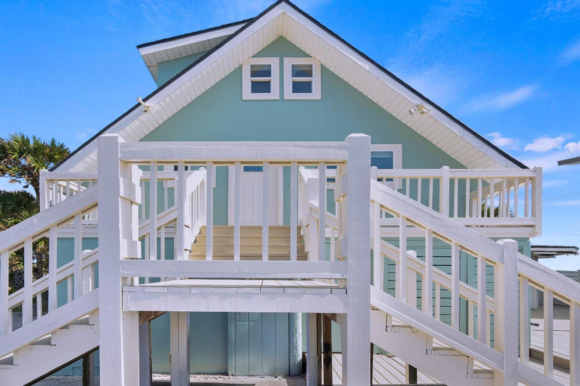 Oceanfront, Serenity Under The Sea, Tiki Bar And Grand Deck! Holiday home *