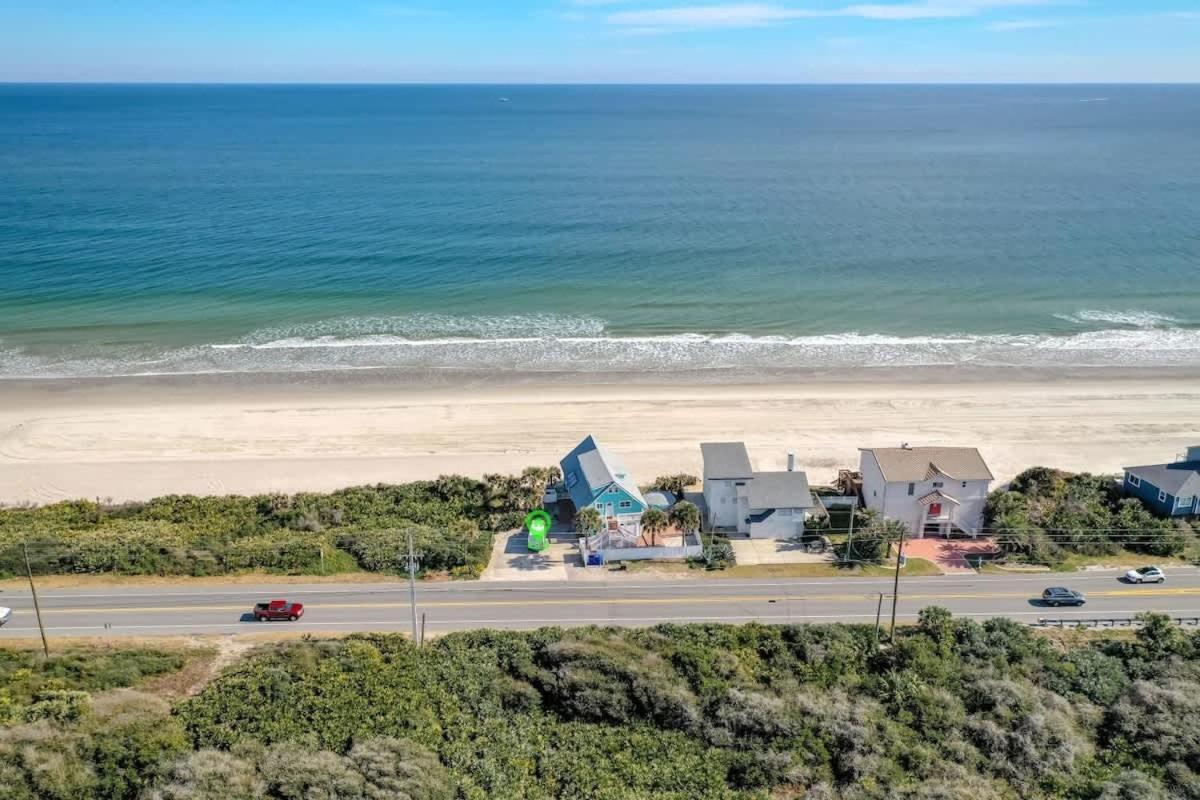 Holiday home Oceanfront, Serenity Under The Sea, Tiki Bar And Grand Deck! *