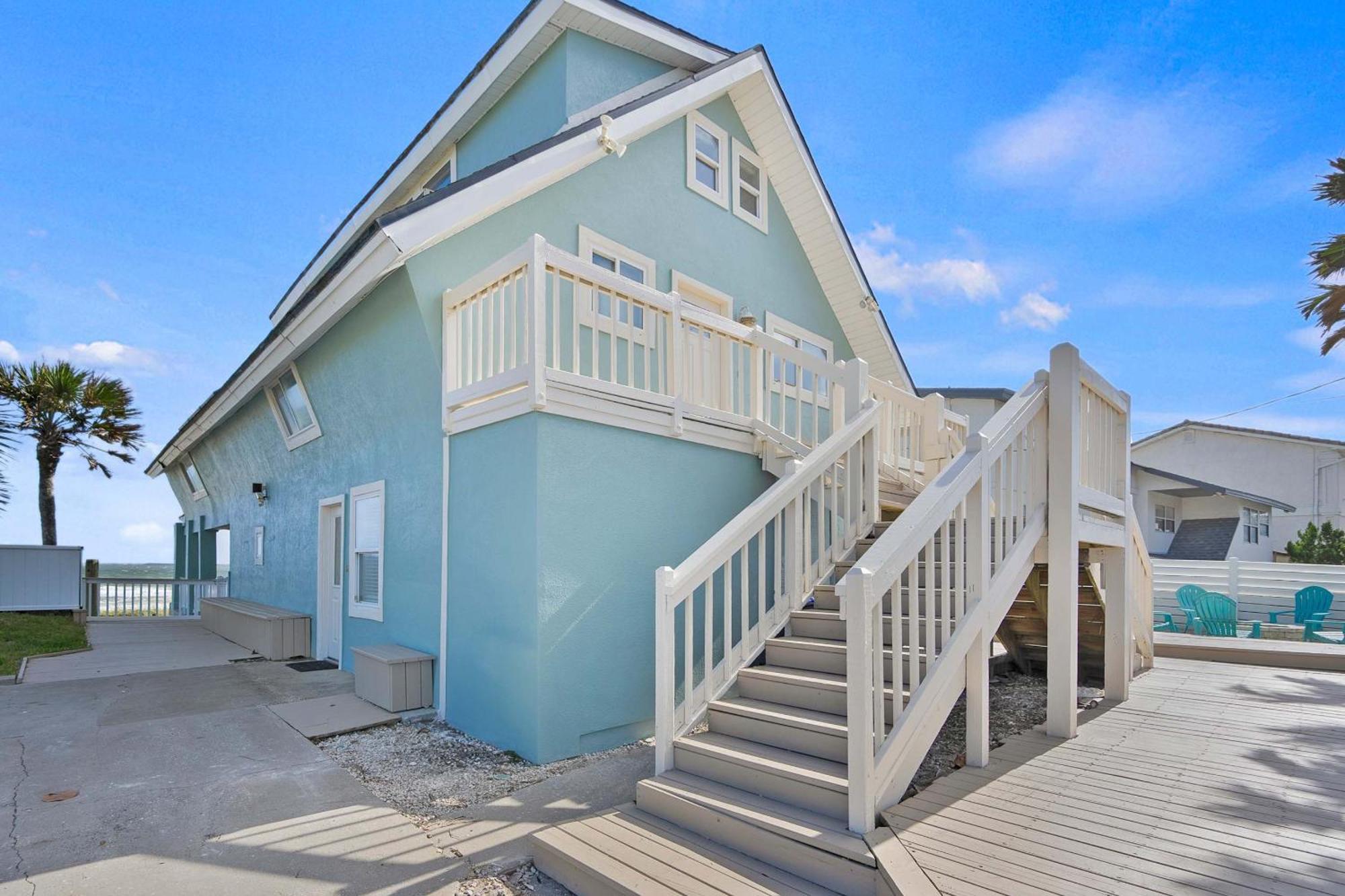 Oceanfront, Serenity Under The Sea, Tiki Bar And Grand Deck! Holiday home
