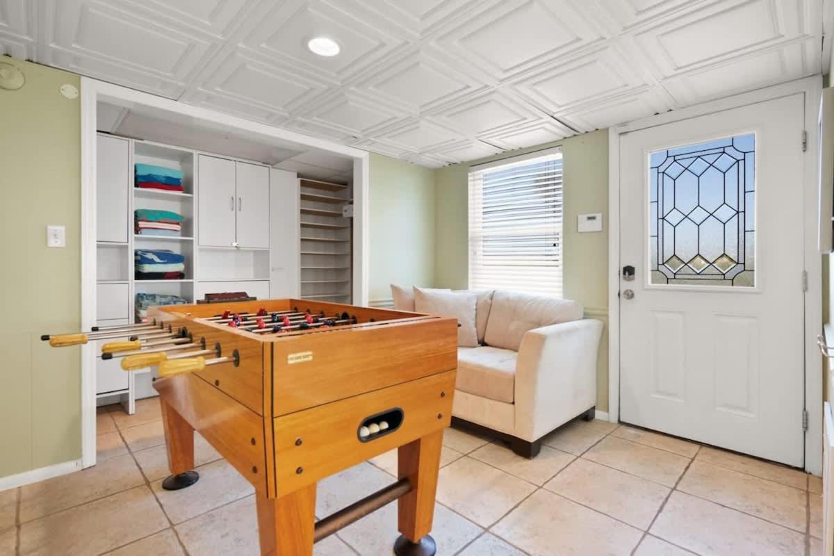 Oceanfront, Serenity Under The Sea, Tiki Bar And Grand Deck! Holiday home