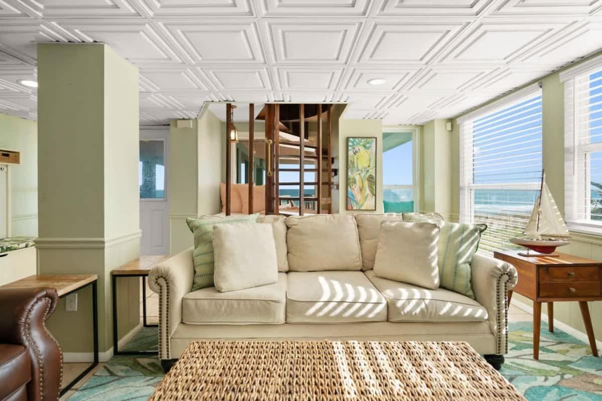 Holiday home Oceanfront, Serenity Under The Sea, Tiki Bar And Grand Deck! St. Augustine