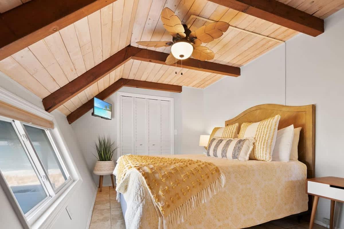 Oceanfront, Serenity Under The Sea, Tiki Bar And Grand Deck! Holiday home St. Augustine