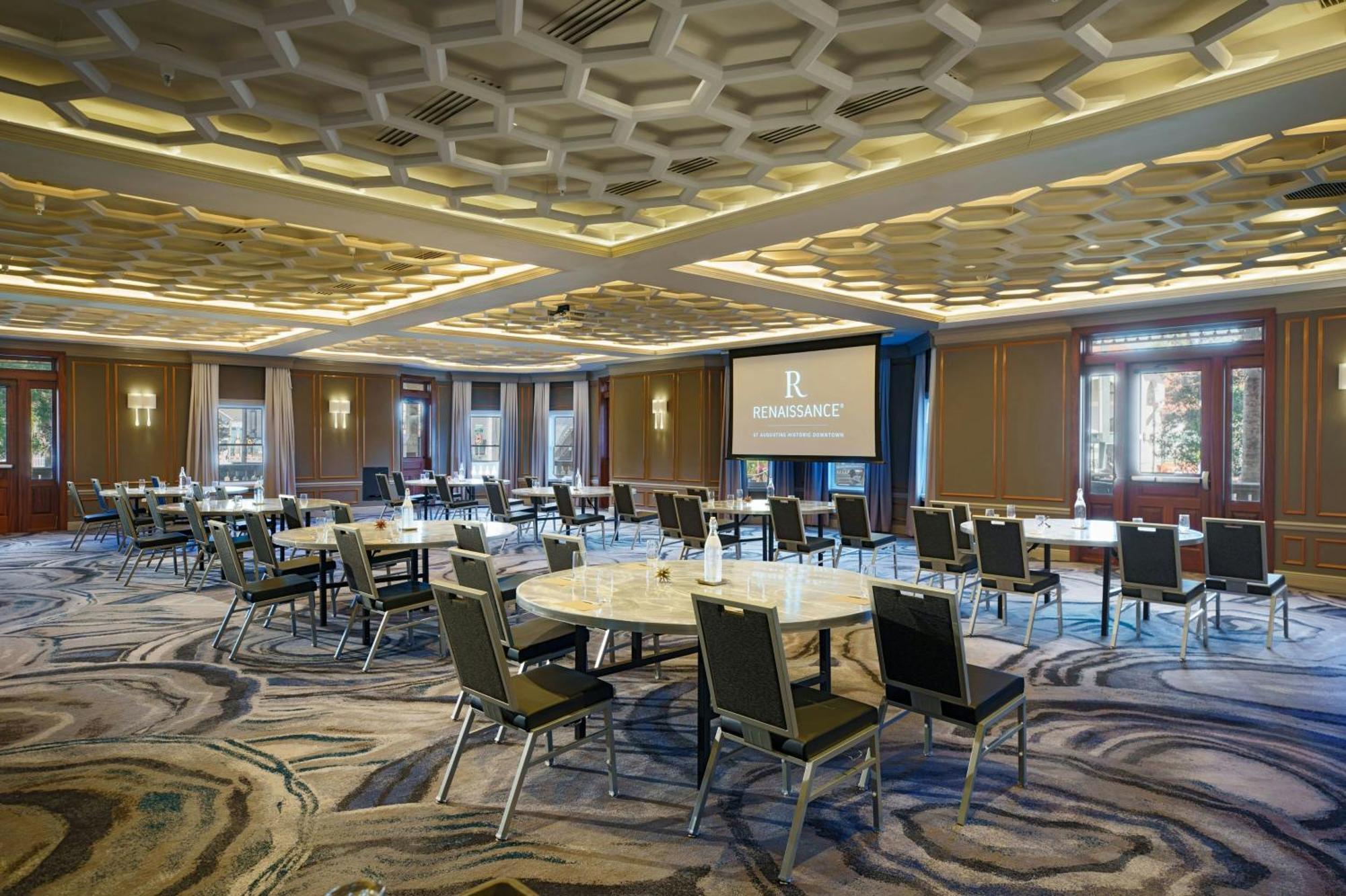 Renaissance Historic Downtown 4*