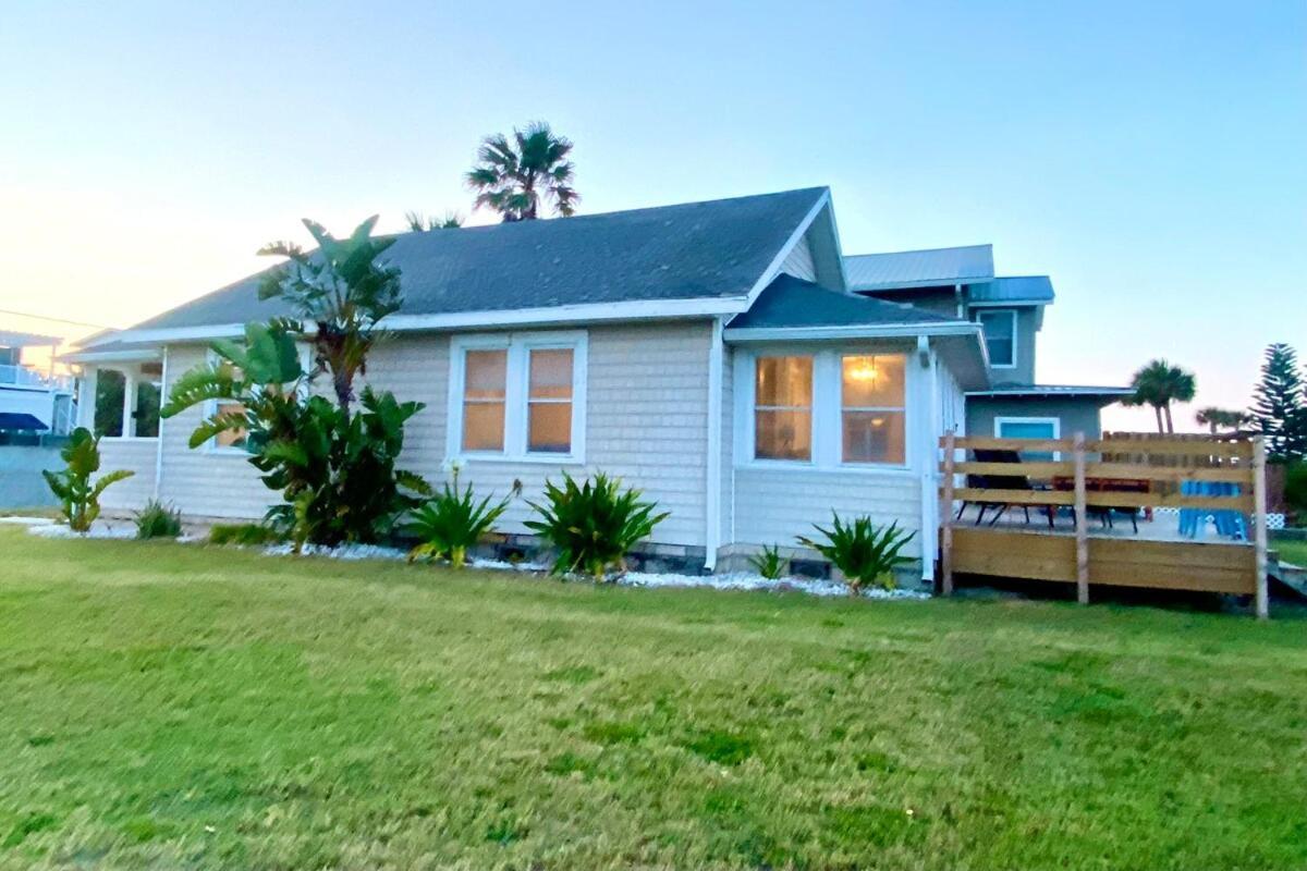 Holiday home Sun & Fun Oceanfront Beach! *