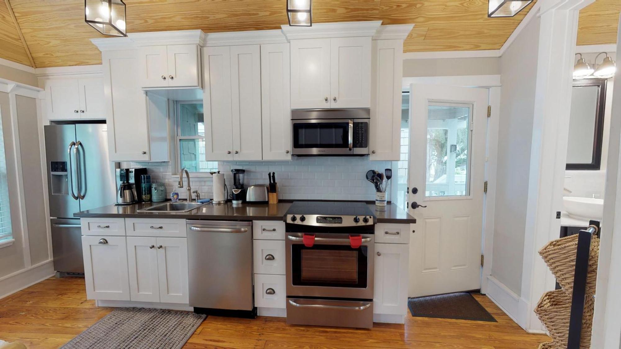 Renovated Romantic Historic Downtown Easy Half Mile Stroll - Only 3 Miles! Holiday home St. Augustine