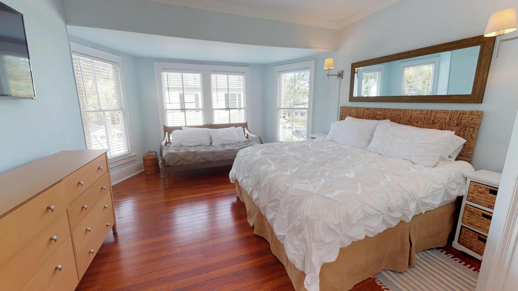 Historic Lady Renovated-half Mile Walk To Dt-beach 3 Mi-optional