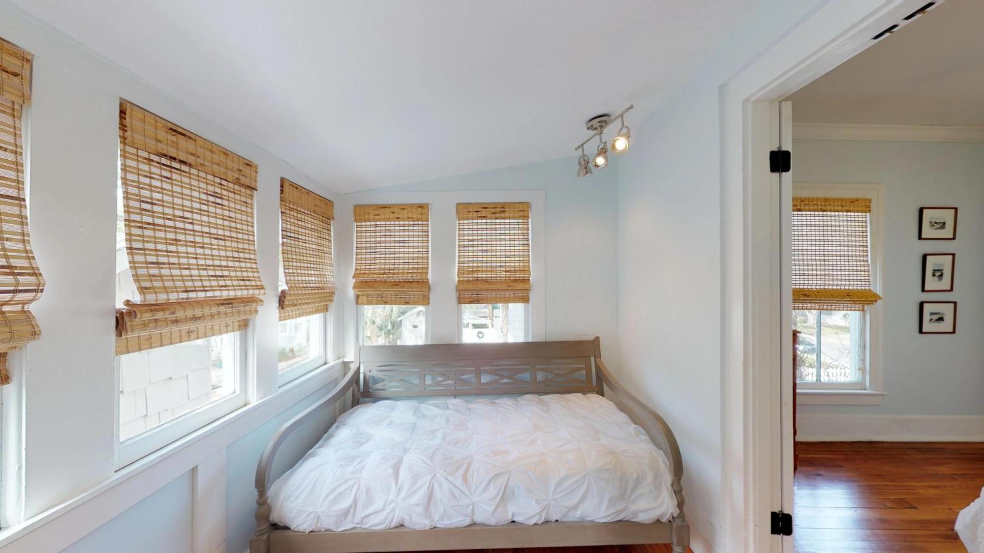 Historic Lady Renovated-half Mile Walk To Dt-beach 3 Mi-optional Holiday home