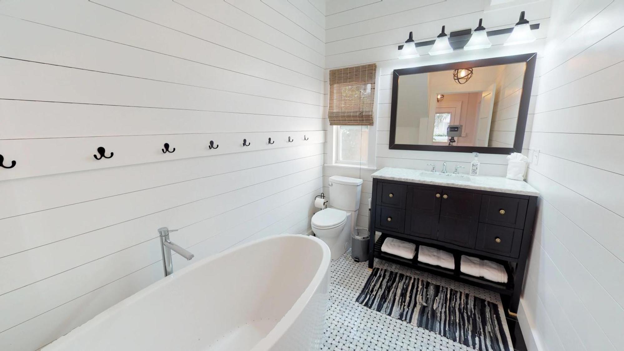 Historic Lady Renovated-half Mile Walk To Dt-beach 3 Mi-optional