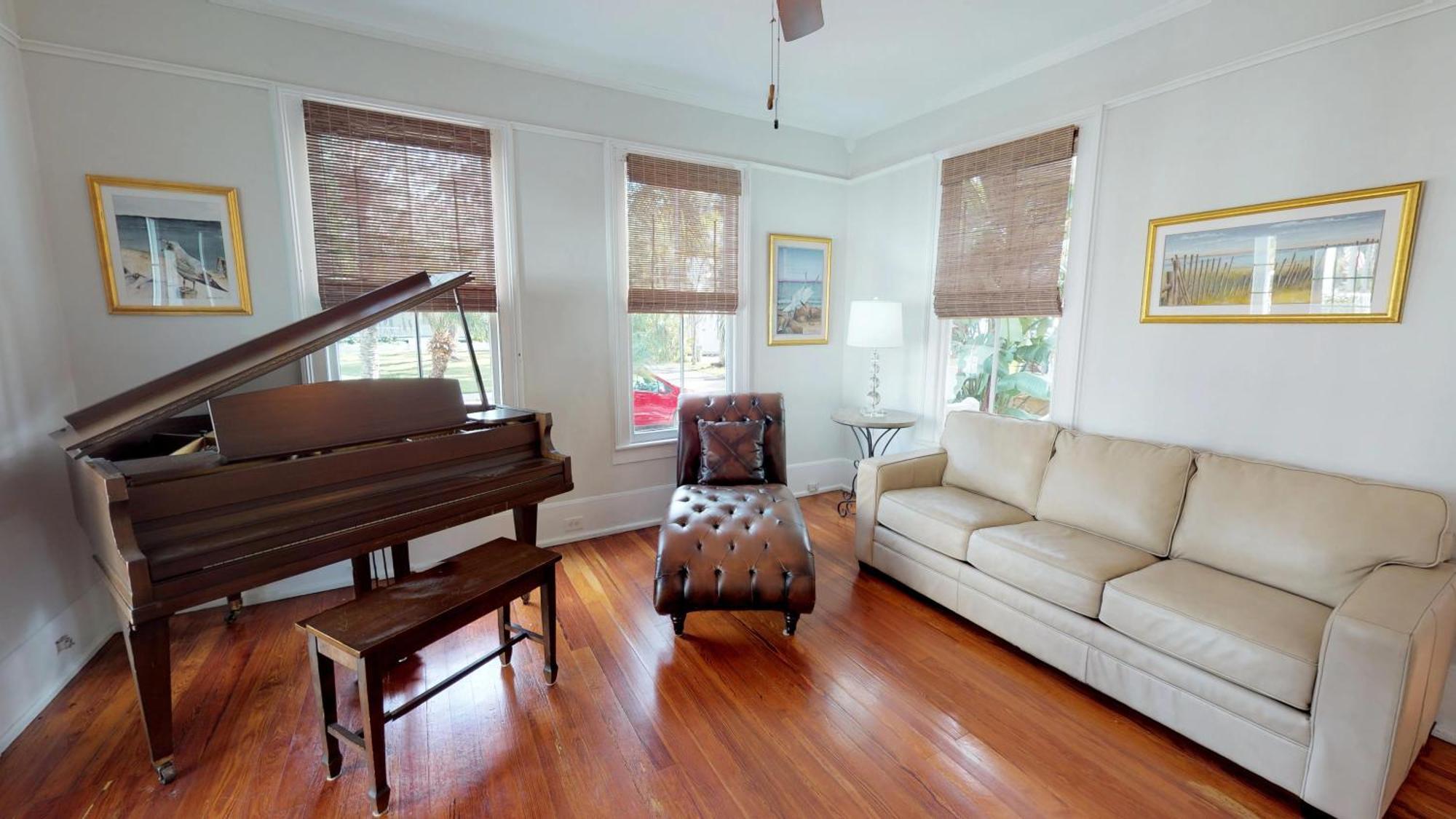 Historic Lady Renovated-half Mile Walk To Dt-beach 3 Mi-optional Holiday home