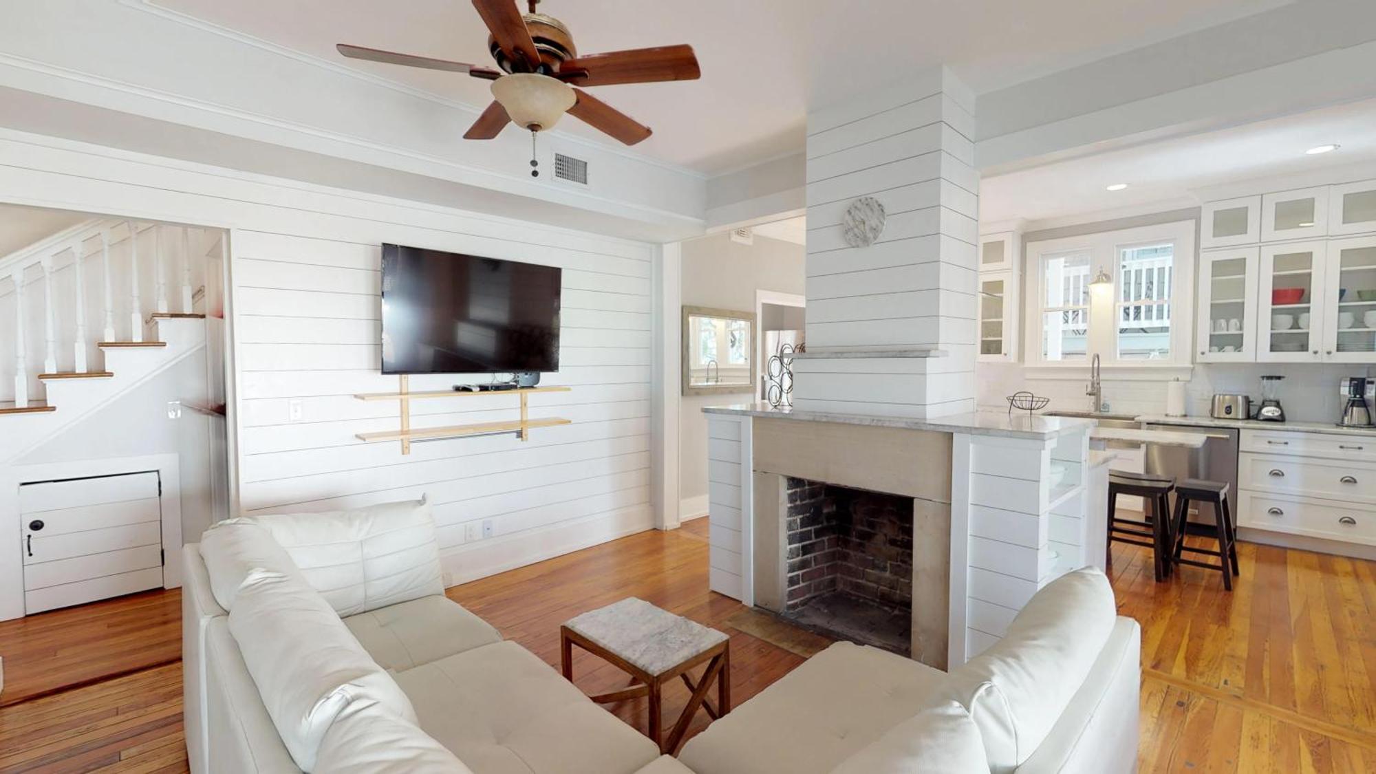 Historic Lady Renovated-half Mile Walk To Dt-beach 3 Mi-optional Holiday home