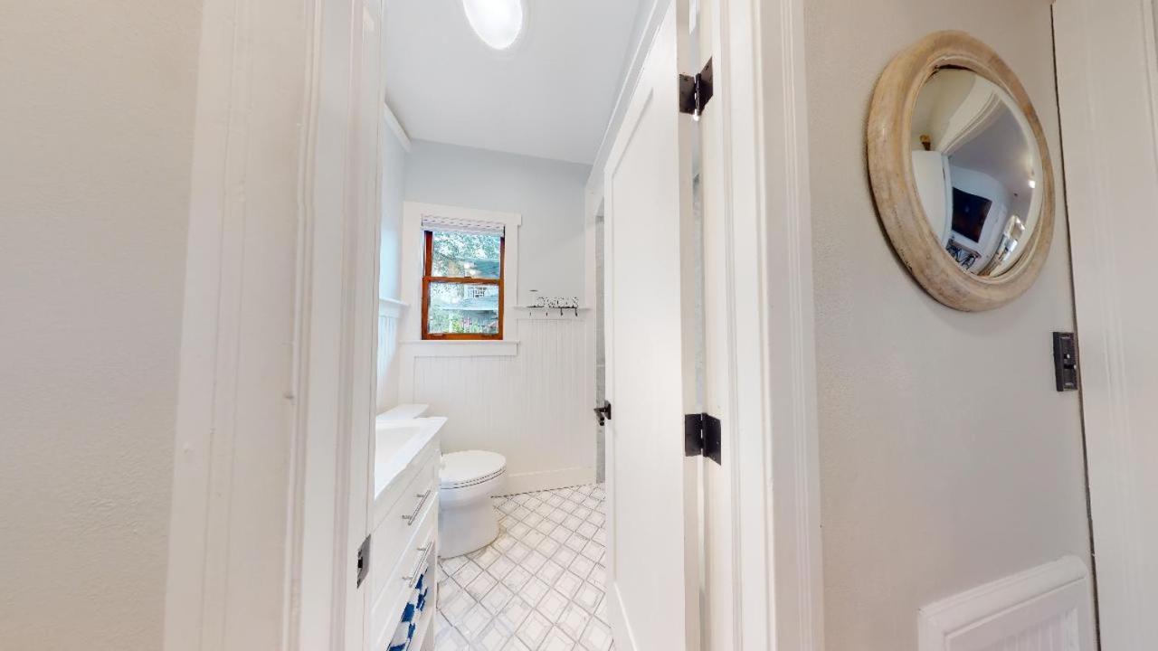 Holiday home Grand Oak - Renovated 1891 Queen Anne - Quarter Mi Stroll To Historic Dt - Only 3 Mi *