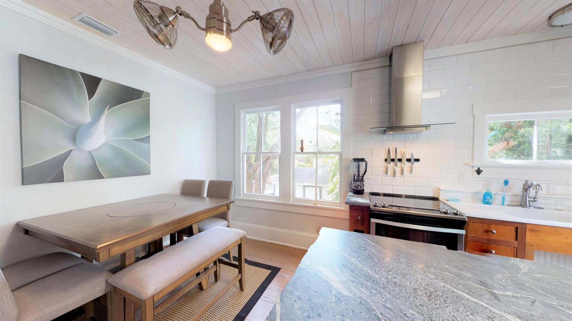 Palm View - Lovingly Renovated - 3 Kings Half Mile Stroll To Historic Dt - Just 3 Miles Holiday home *