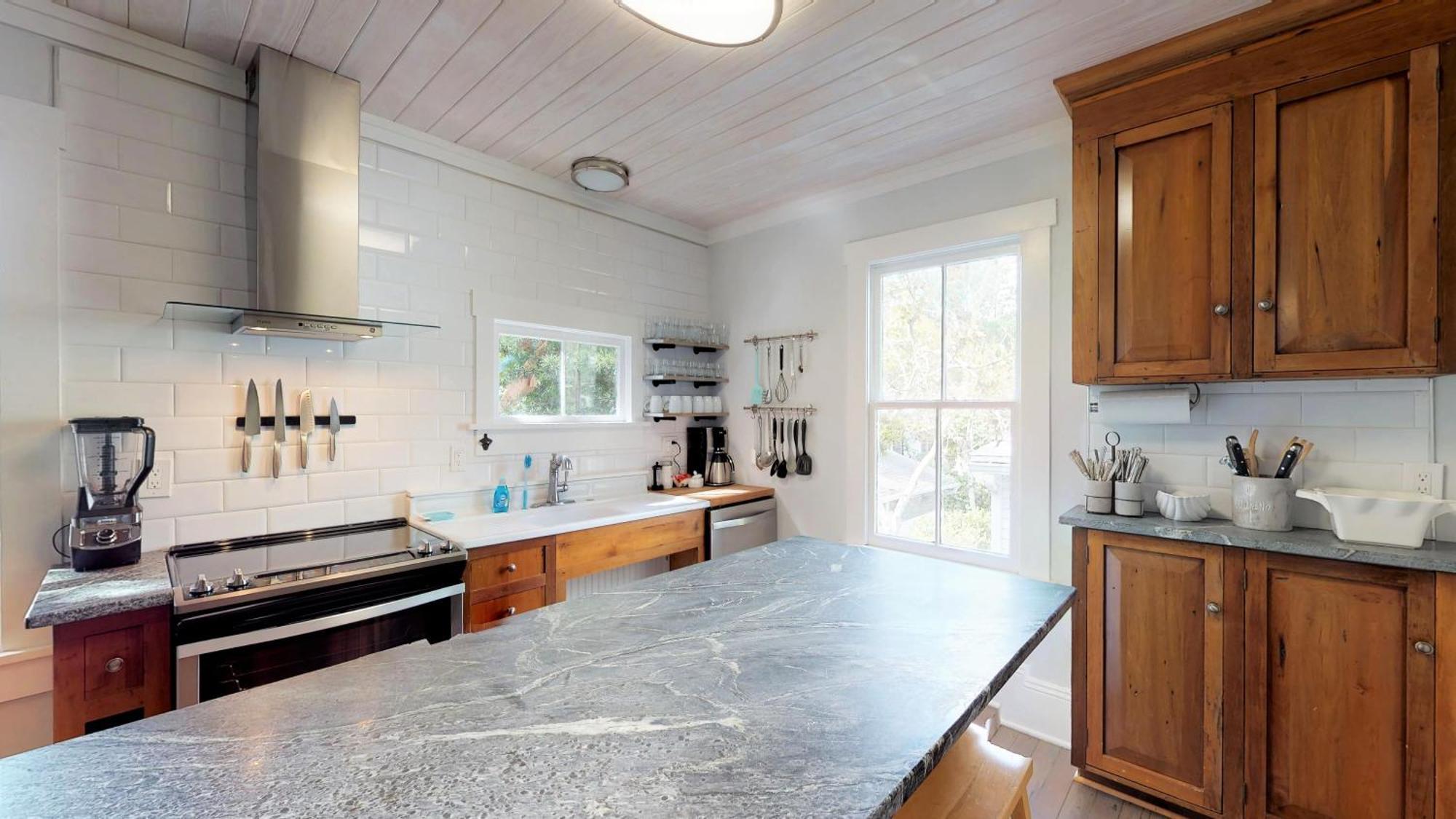 Palm View - Lovingly Renovated - 3 Kings Half Mile Stroll To Historic Dt - Just 3 Miles Holiday home *