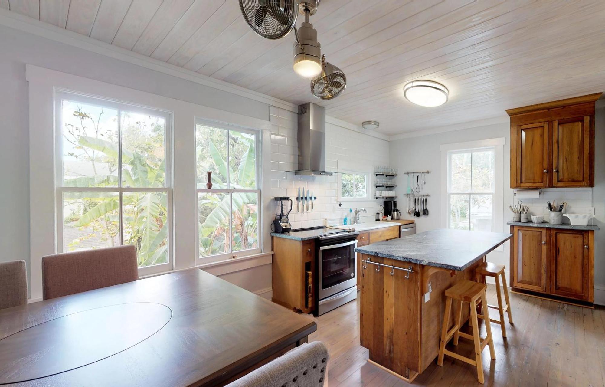 Holiday home Palm View - Lovingly Renovated - 3 Kings Half Mile Stroll To Historic Dt - Just 3 Miles *