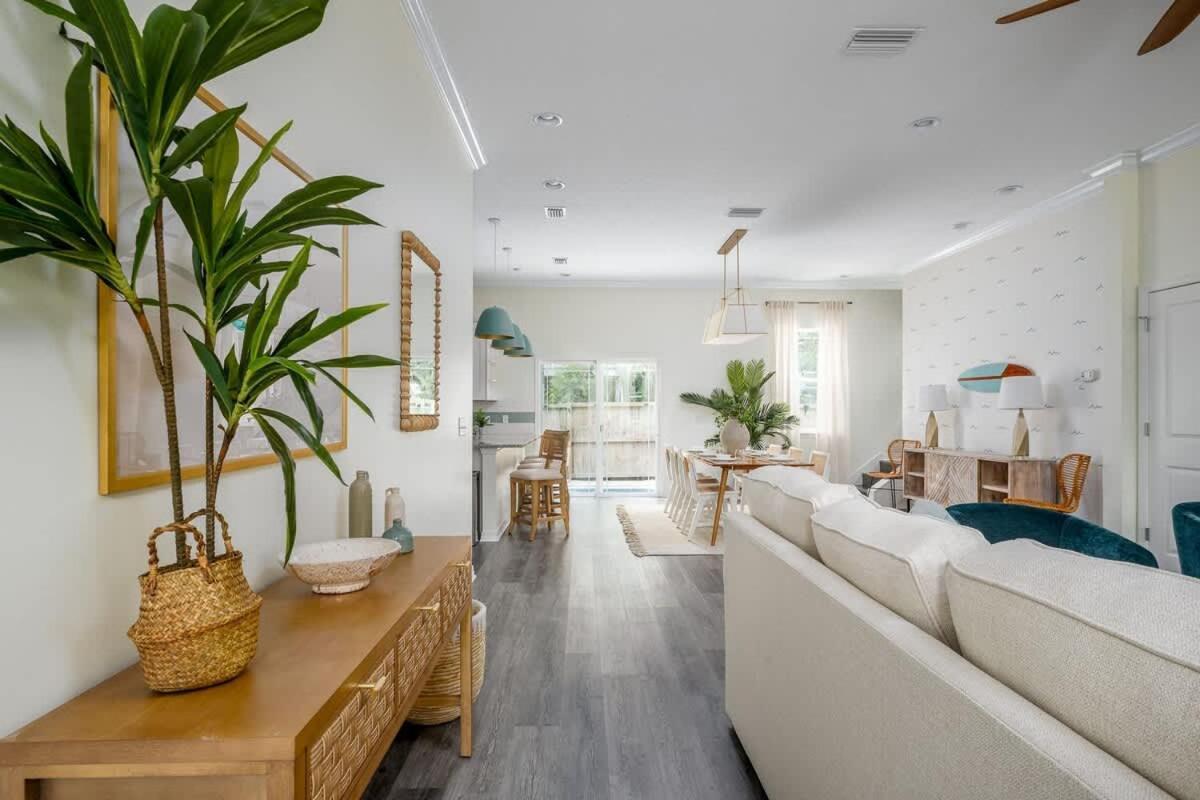 Fun & Airy Florida Vacation With Private Pool Holiday home